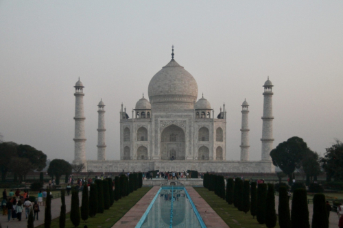 Das Taj Mahal vor dem Sonnenaufgang